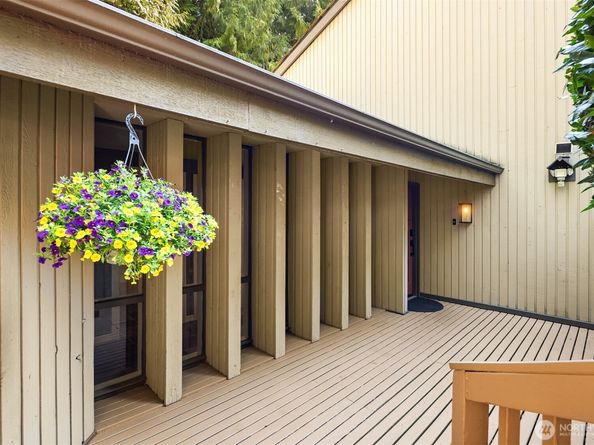 2410 Sahalee Drive W, Sammamish WA 98074