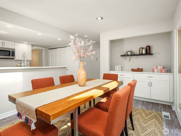 2410 Sahalee Drive W, Sammamish WA 98074