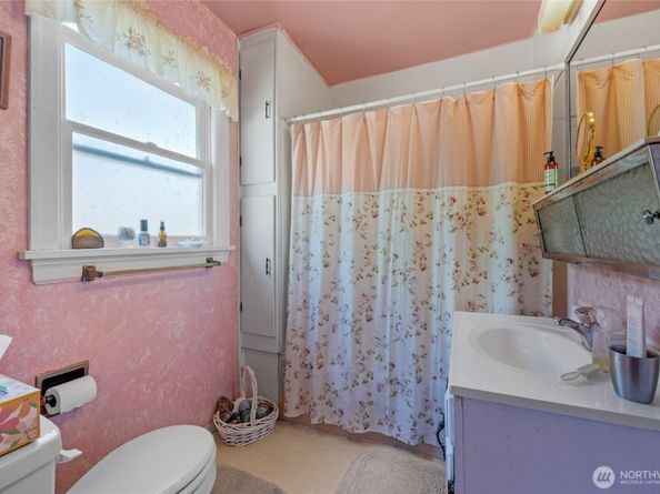 9002 Corliss Avenue N, Seattle WA 98103