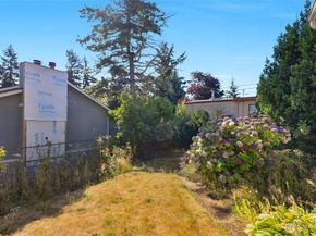 9002 Corliss Avenue N, Seattle WA 98103