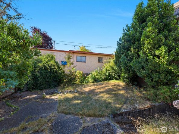 9002 Corliss Avenue N, Seattle WA 98103