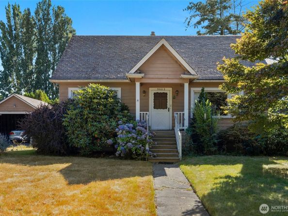9002 Corliss Avenue N, Seattle WA 98103