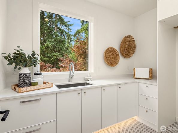 3003 NE 88th Street, Seattle WA 98115