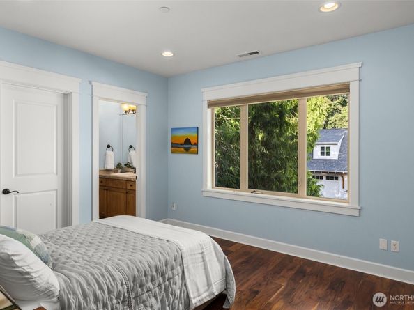 10827 NE 108th Street, Kirkland WA 98033