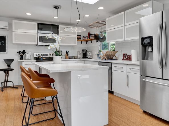 3736 Southcenter Boulevard, Tukwila WA 98188