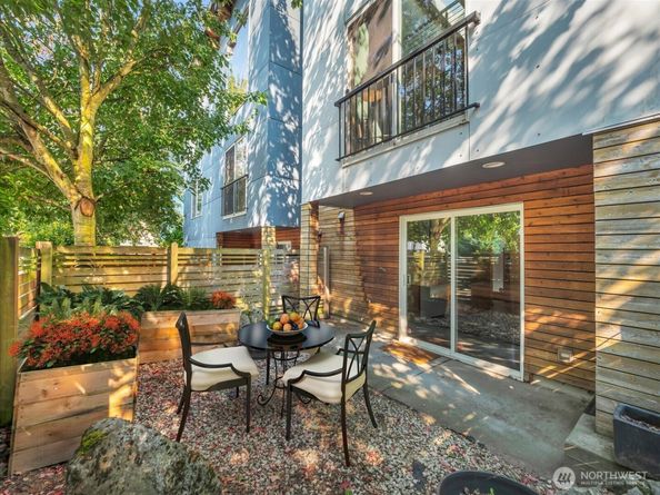 9065 17th Avenue SW, Seattle WA 98106
