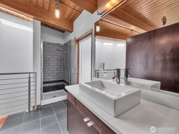 9065 17th Avenue SW, Seattle WA 98106