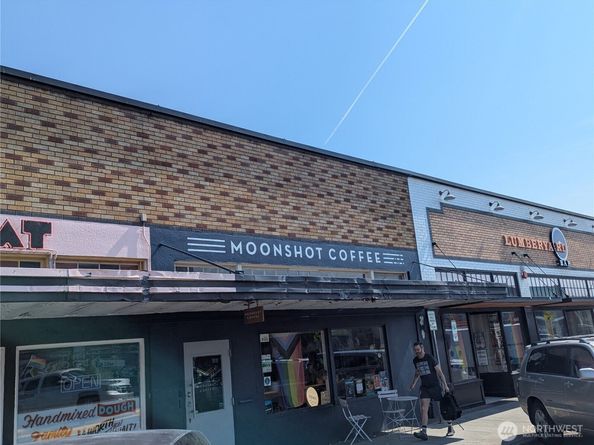 9065 17th Avenue SW, Seattle WA 98106