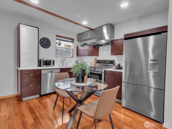 9065 17th Avenue SW, Seattle WA 98106
