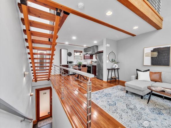 9065 17th Avenue SW, Seattle WA 98106