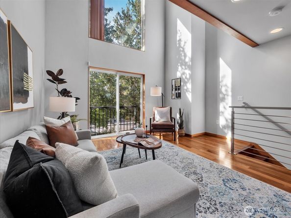 9065 17th Avenue SW, Seattle WA 98106