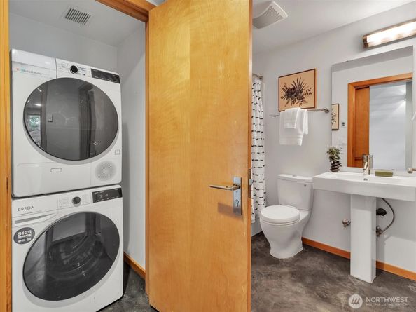 9065 17th Avenue SW, Seattle WA 98106