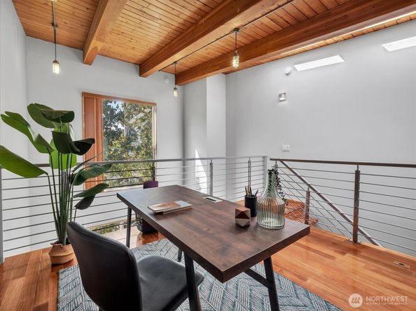 9065 17th Avenue SW, Seattle WA 98106