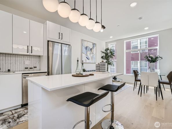 1108 33rd Avenue B, Seattle WA 98122