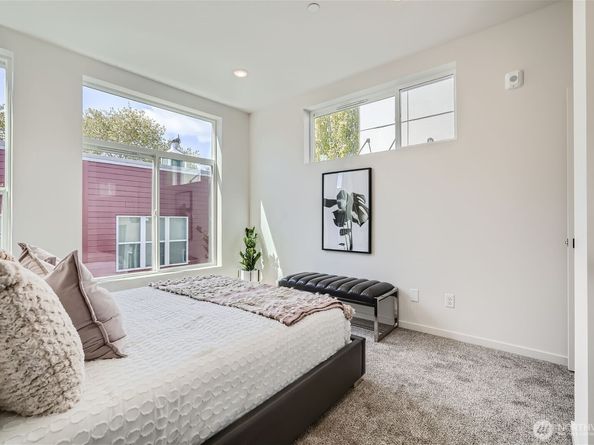 1108 33rd Avenue B, Seattle WA 98122