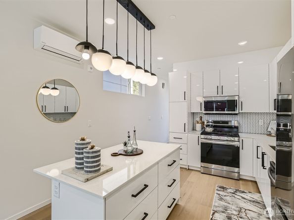 1108 33rd Avenue B, Seattle WA 98122