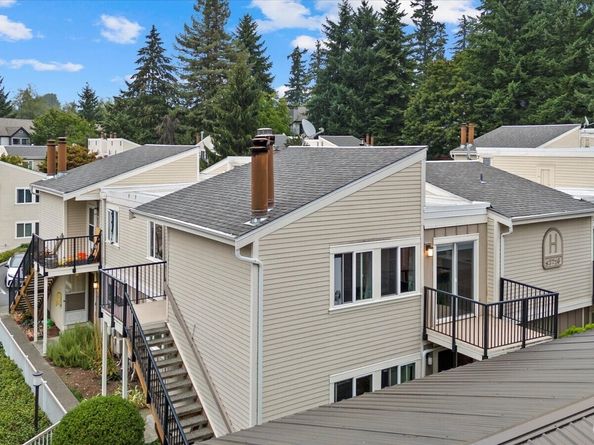 12716 NE 120th Street H7, Kirkland WA 98034