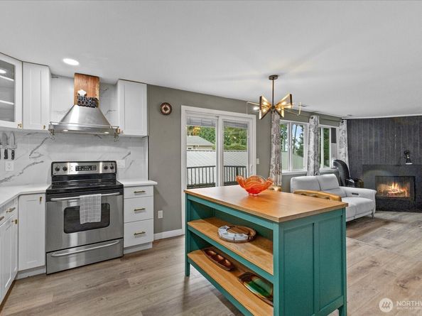 12716 NE 120th Street H7, Kirkland WA 98034