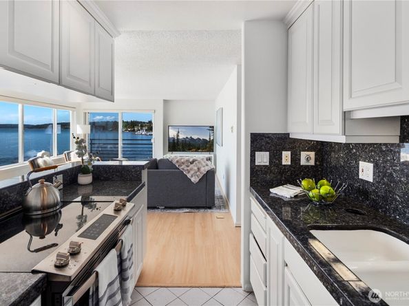 733 S Lake St 312, Kirkland WA 98033