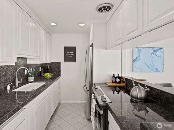 733 S Lake St 312, Kirkland WA 98033