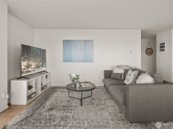 733 S Lake St 312, Kirkland WA 98033