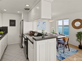 733 S Lake St 312, Kirkland WA 98033