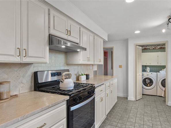 2404 79th Avenue NE, Medina WA 98039