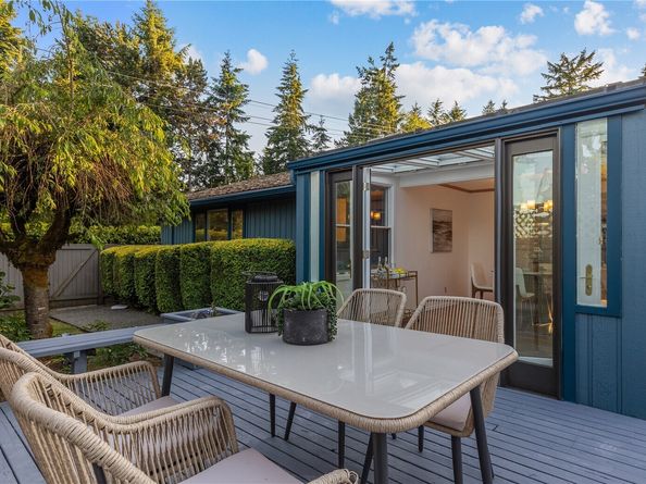 2404 79th Avenue NE, Medina WA 98039