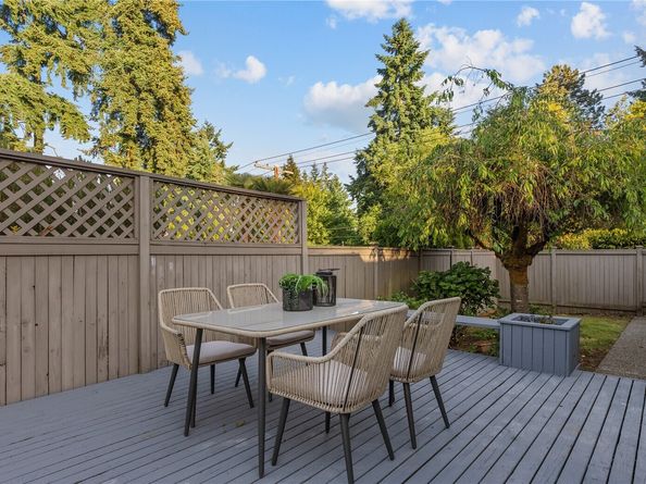 2404 79th Avenue NE, Medina WA 98039