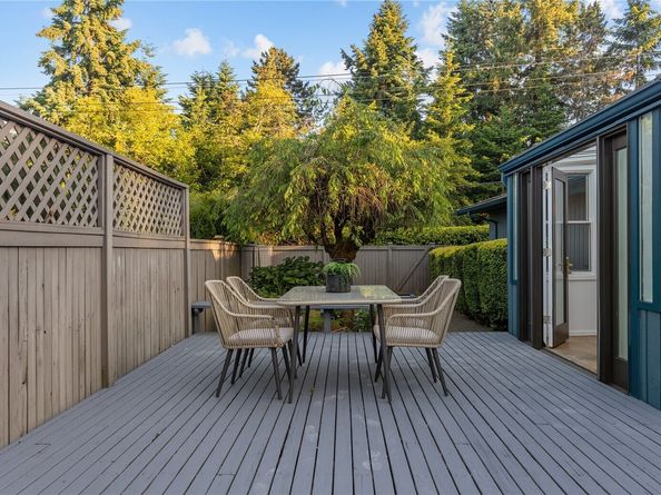 2404 79th Avenue NE, Medina WA 98039