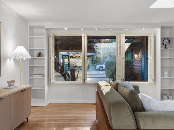 2404 79th Avenue NE, Medina WA 98039