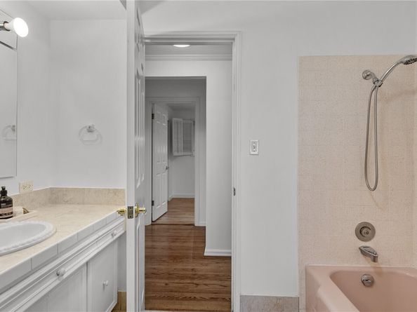 2404 79th Avenue NE, Medina WA 98039