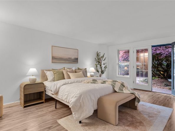 2404 79th Avenue NE, Medina WA 98039