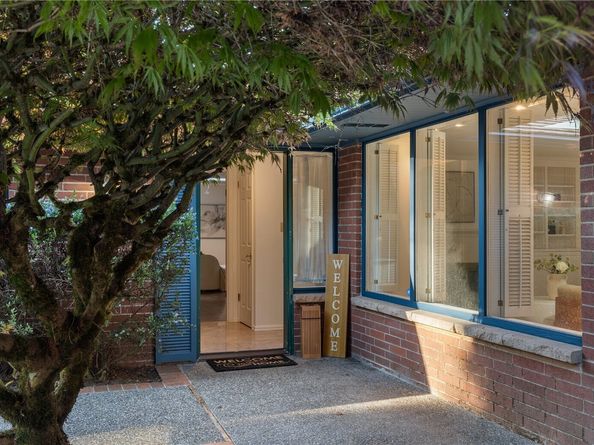 2404 79th Avenue NE, Medina WA 98039