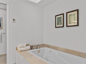 2404 79th Avenue NE, Medina WA 98039