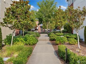 1257 NE Park Drive 46, Issaquah WA 98029
