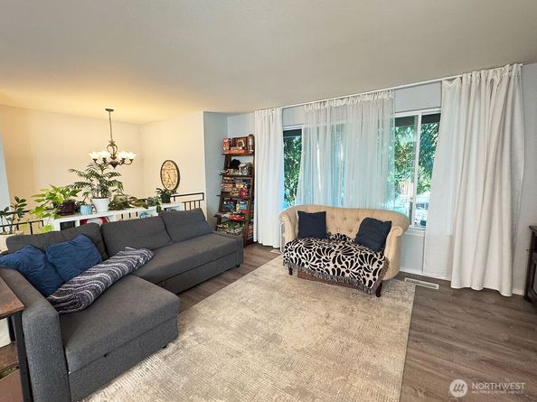 19310 1st Avenue SE, Bothell WA 98012