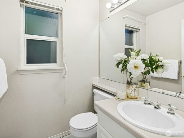 1240 Weaver Road NW B1, Bainbridge Island WA 98110