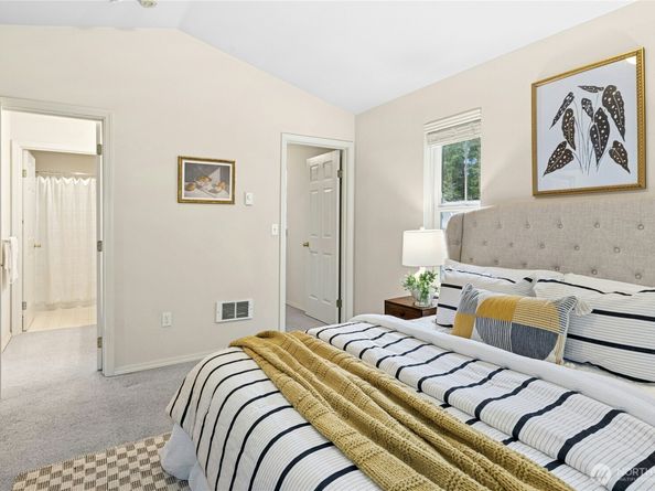 1240 Weaver Road NW B1, Bainbridge Island WA 98110