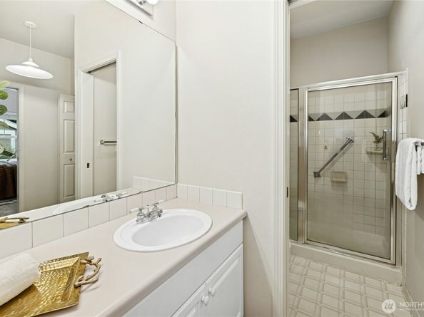 1240 Weaver Road NW B1, Bainbridge Island WA 98110