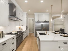 6825 122nd Avenue NE, Kirkland WA 98033