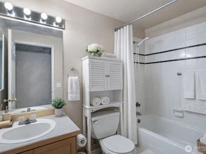 250 NW Dogwood Street C201, Issaquah WA 98027