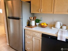 250 NW Dogwood Street C201, Issaquah WA 98027