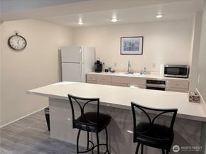 250 NW Dogwood Street C201, Issaquah WA 98027