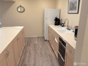 250 NW Dogwood Street C201, Issaquah WA 98027