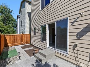 2204 176th Place SW 3, Lynnwood WA 98037