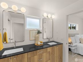 8337 B 12th Avenue NW, Seattle WA 98117