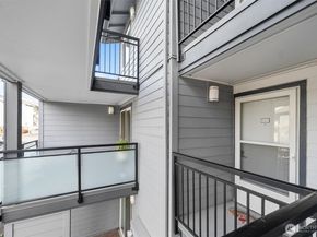 2515 NE 4th Street 522, Renton WA 98056