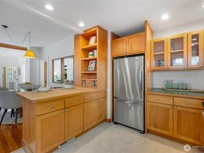 406 N Bowdoin Place, Seattle WA 98103