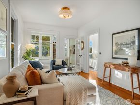 406 N Bowdoin Place, Seattle WA 98103